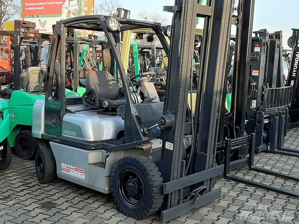 Nissan Y1D2A25Q Дизельні навантажувачі