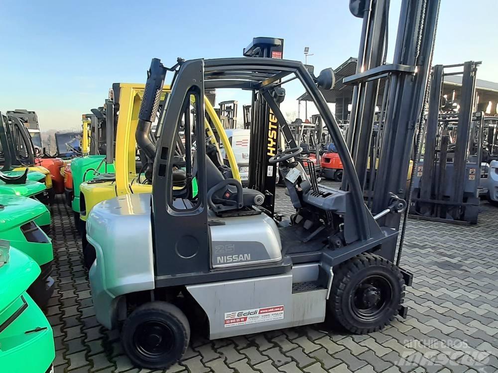 Nissan Y1D2A25Q Дизельні навантажувачі