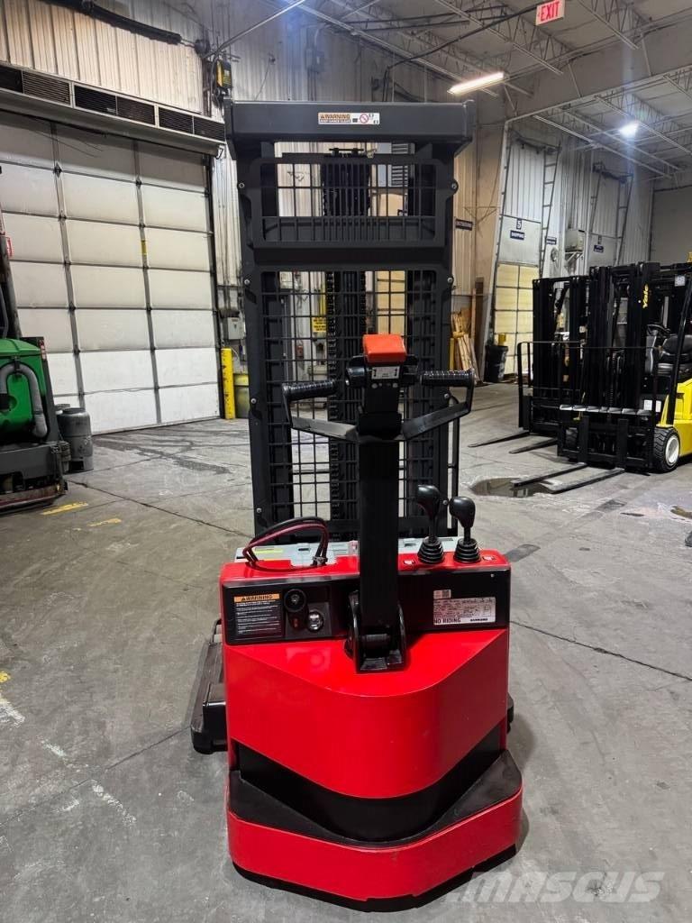 Raymond RSS40 Самохідні електроштабелери