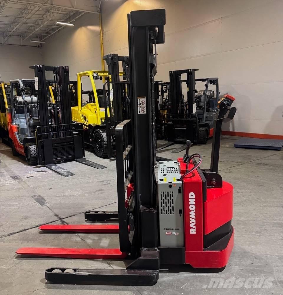 Raymond RSS40 Самохідні електроштабелери