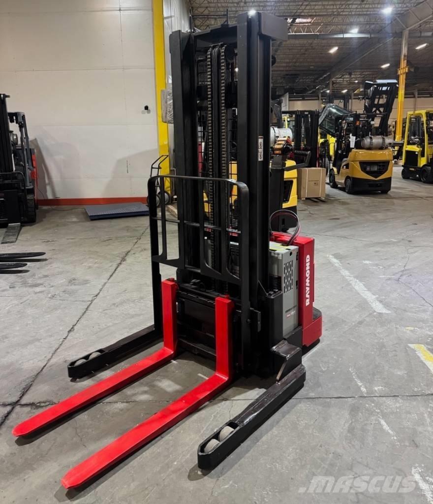 Raymond RSS40 Самохідні електроштабелери