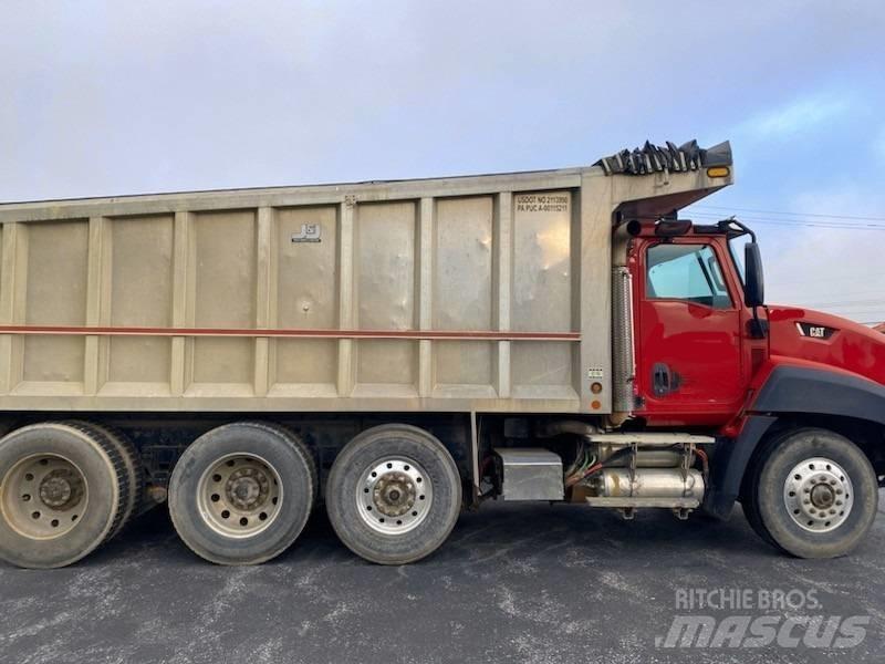 CAT CT 660 Самоскиди