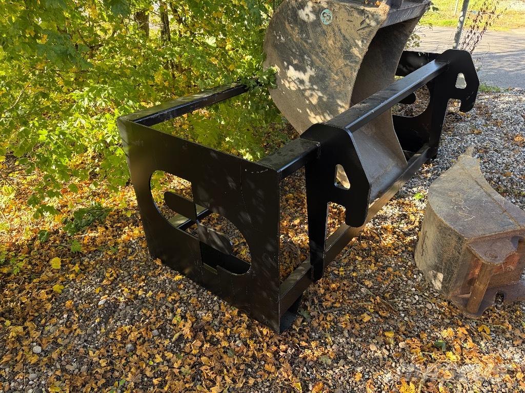 Takeuchi TB 260 Гусеничні екскаватори