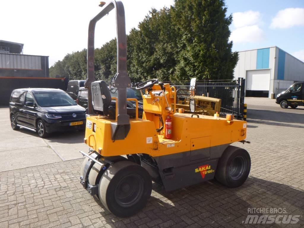 Sakai TS160-2 Пневматичні катки