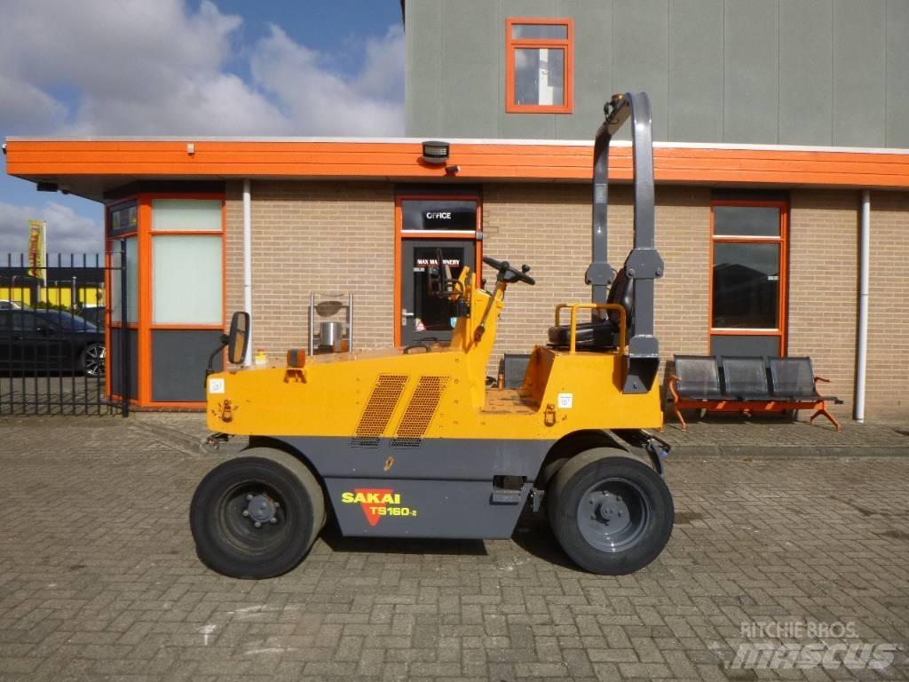 Sakai TS160-2 Пневматичні катки