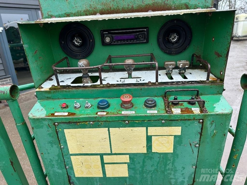 Hitachi HX 99 B Телескопічні підйомники