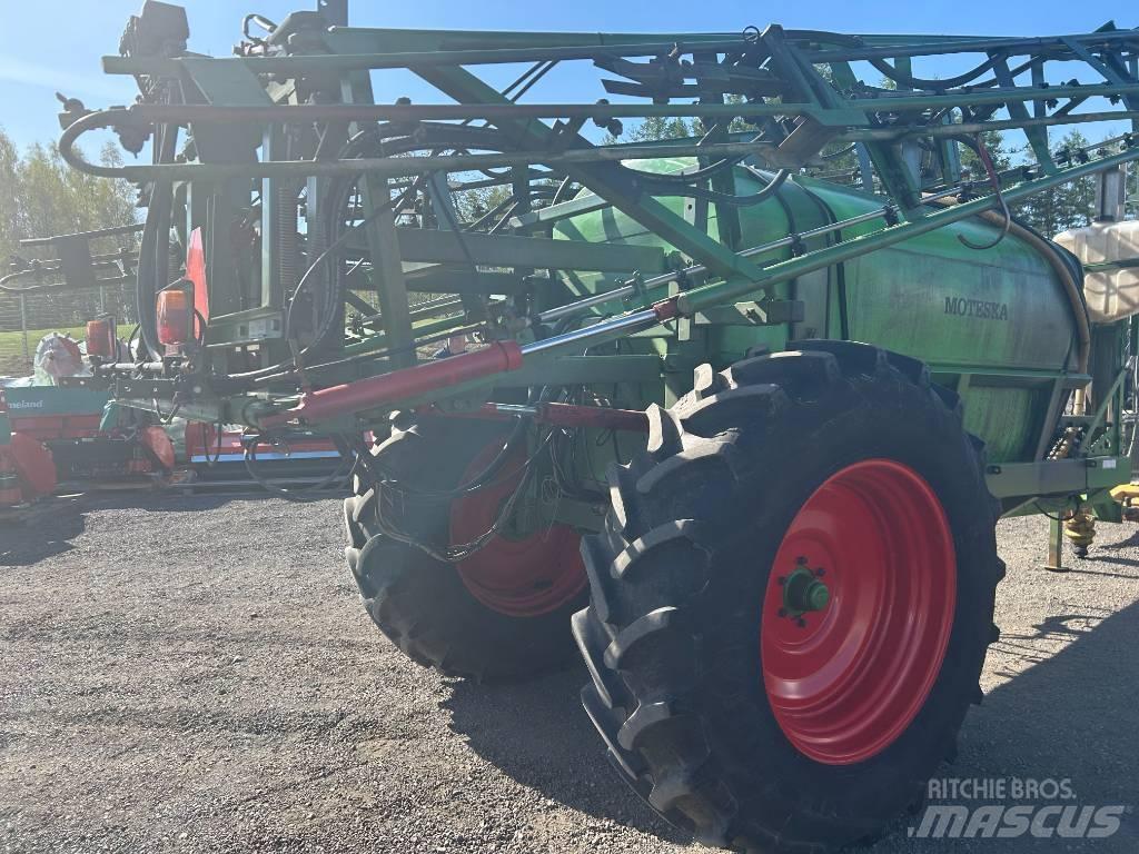 Moteska M2500 Причіпні обприскувачі