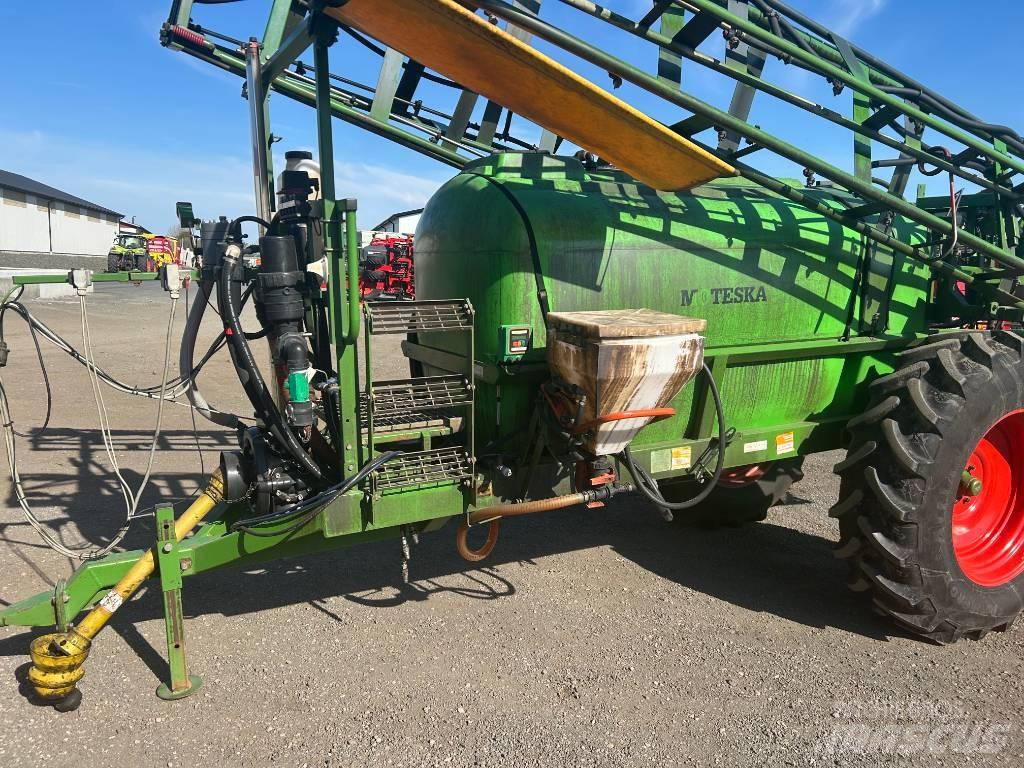 Moteska M2500 Причіпні обприскувачі