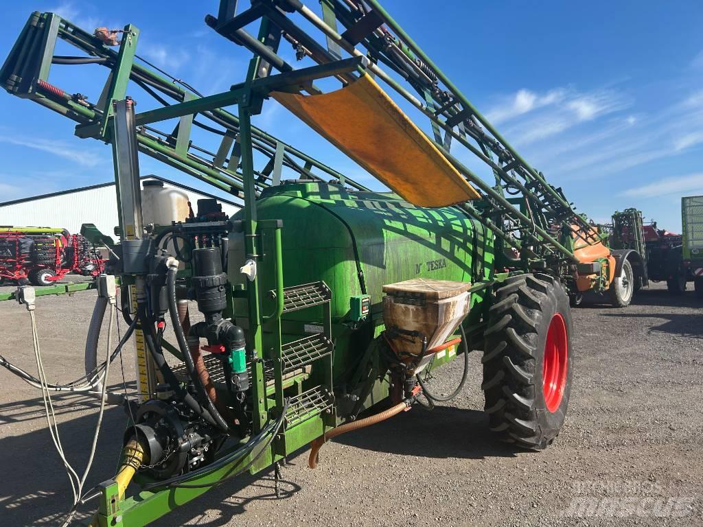Moteska M2500 Причіпні обприскувачі