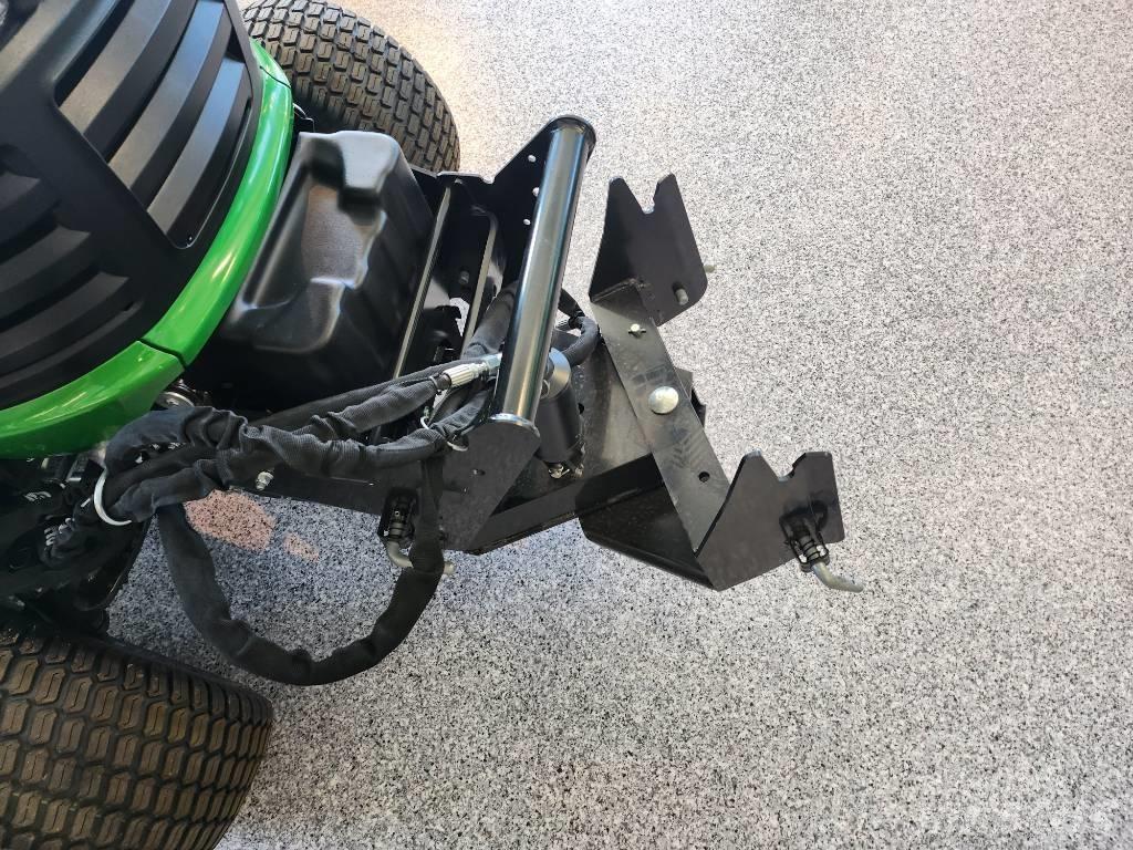 John Deere 950R Самохідні газонокосарки