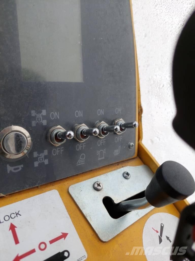  Maxload 950 Багатофункціональне обладнання для вантажних і землекопальних робіт