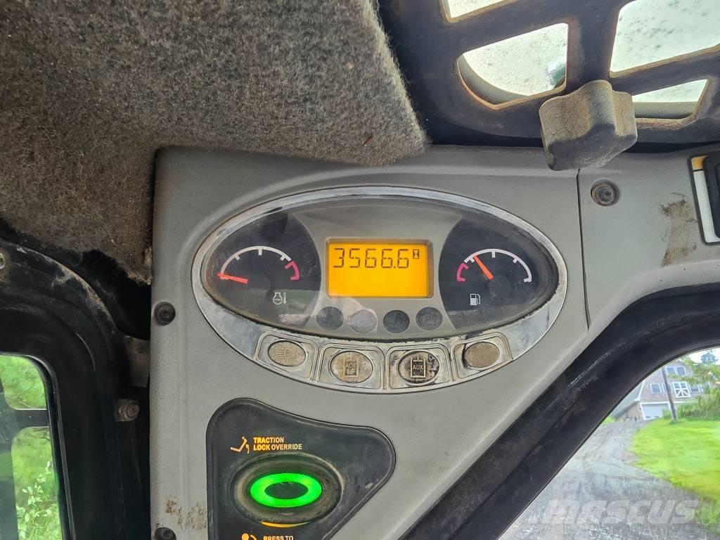 Bobcat T 320 Міні-навантажувачі