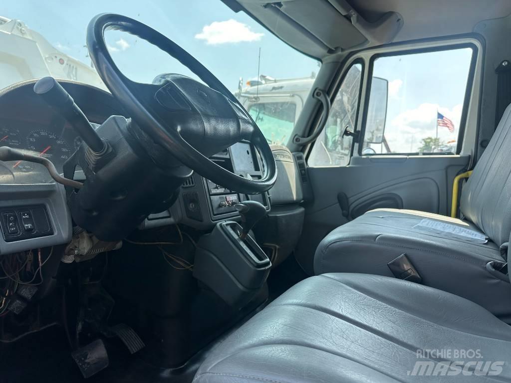 International 4300 Сміттєвози