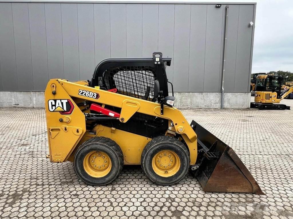 CAT 226D Міні-навантажувачі