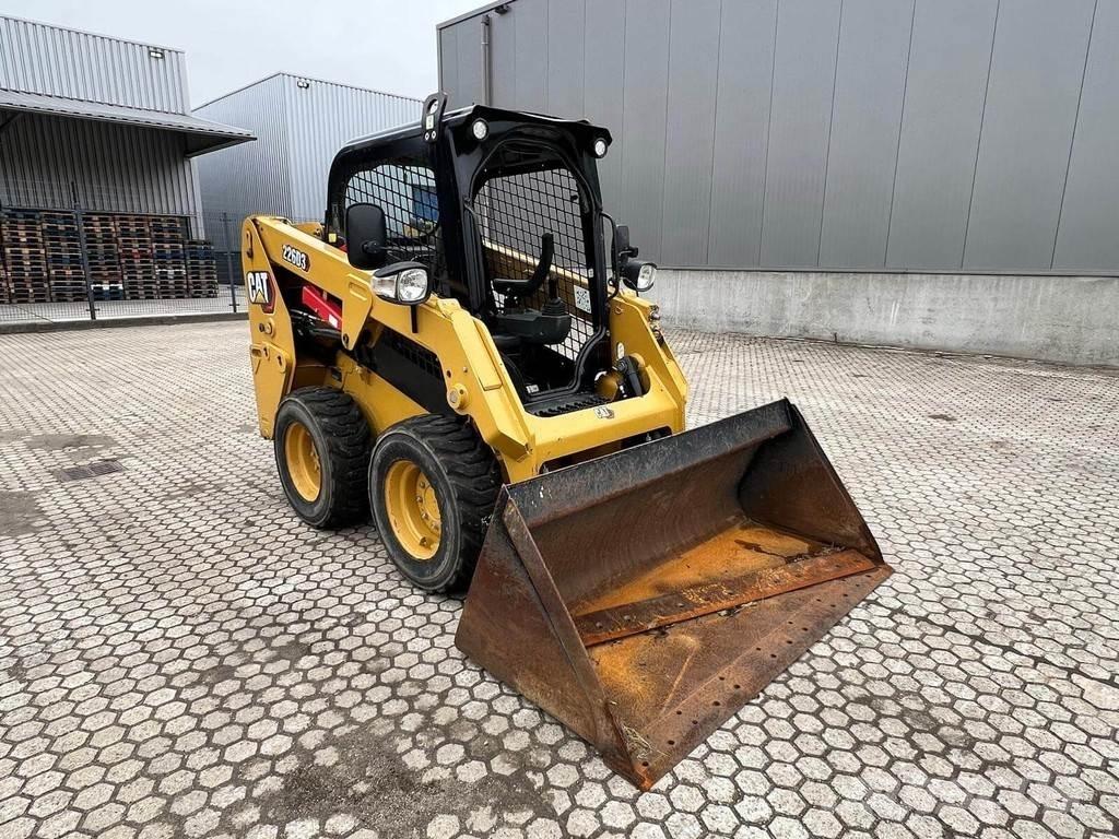CAT 226D Міні-навантажувачі