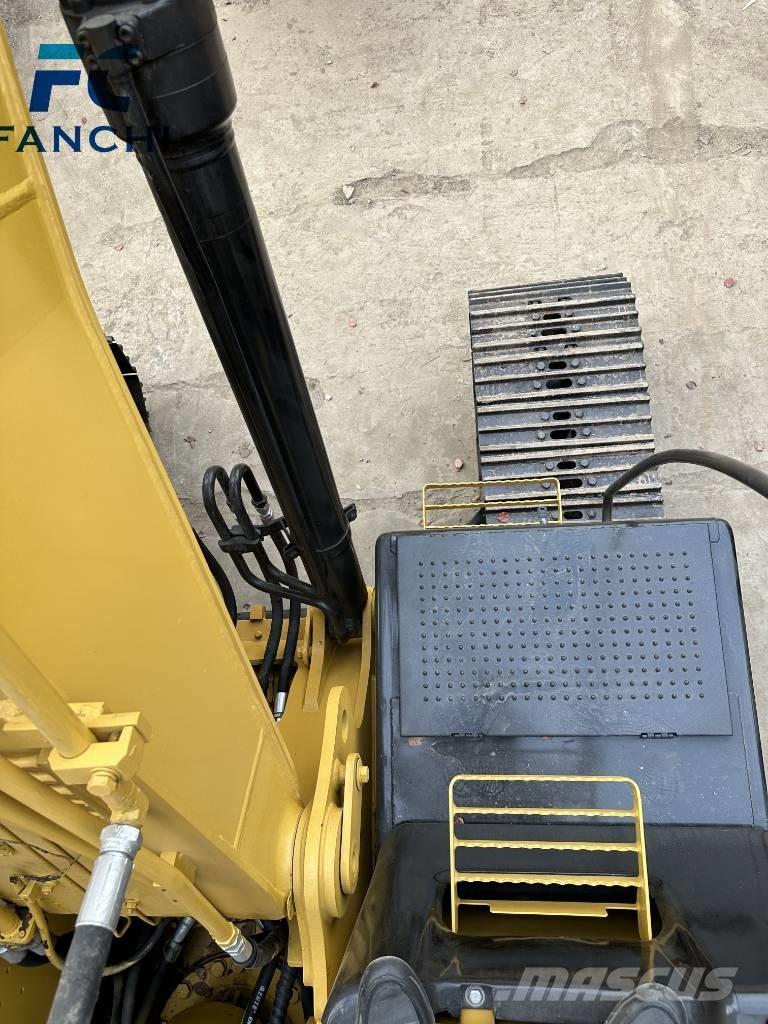 CAT CAT320D Гусеничні екскаватори