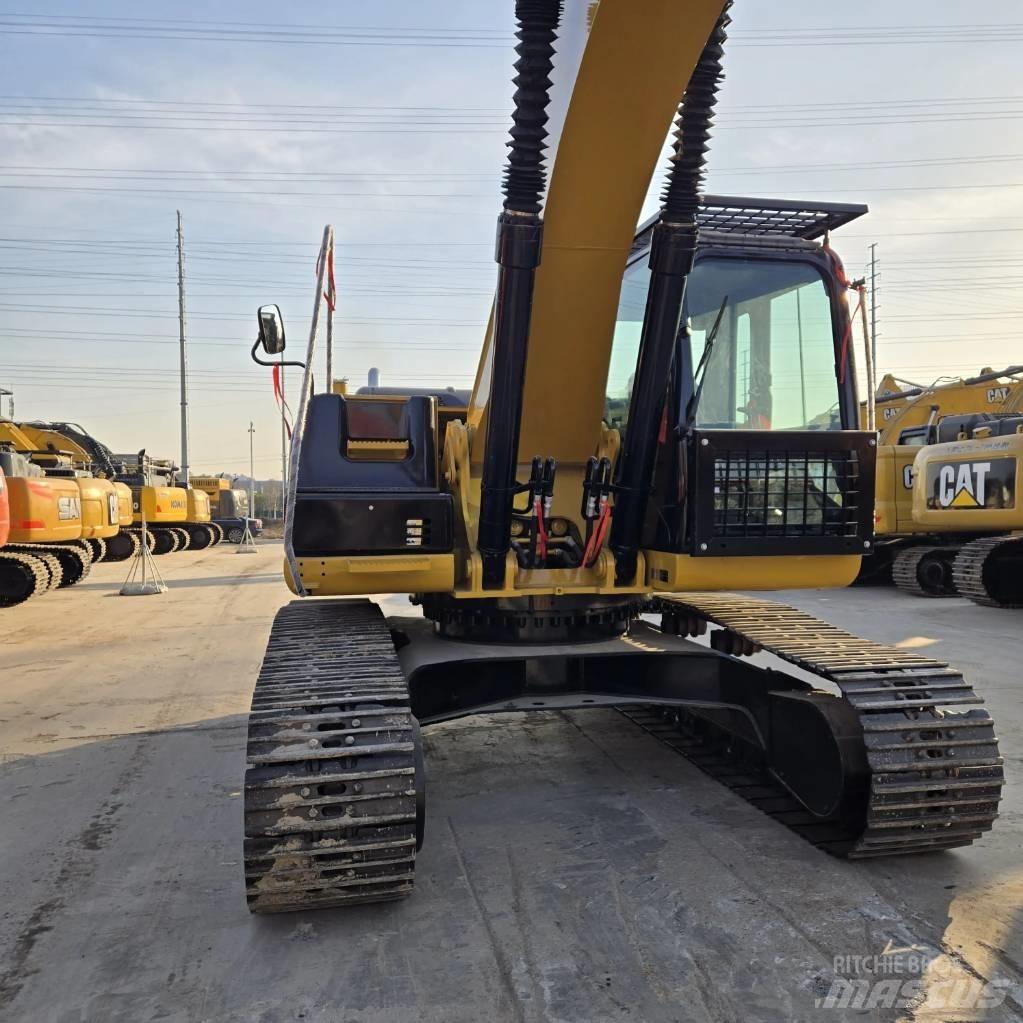 CAT 330 D2 Середні екскаватори 7т. - 12т.