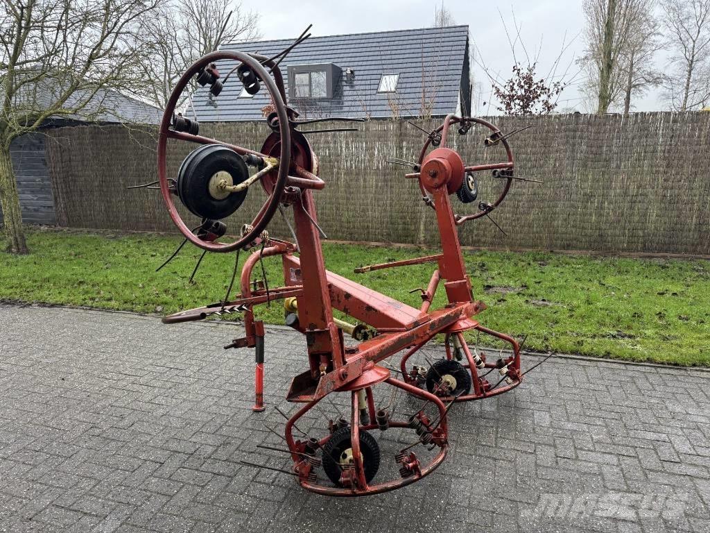 PZ Strela schudder Граблі і сінозворушувачі