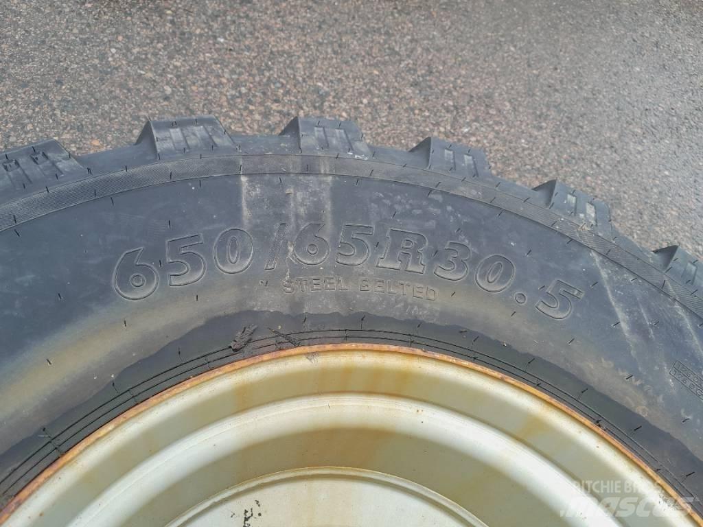 BKT 650/60R30,5 Hjul Колеса