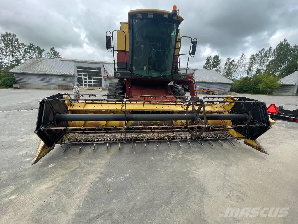 New Holland L520 Зернозбиральні комбайни
