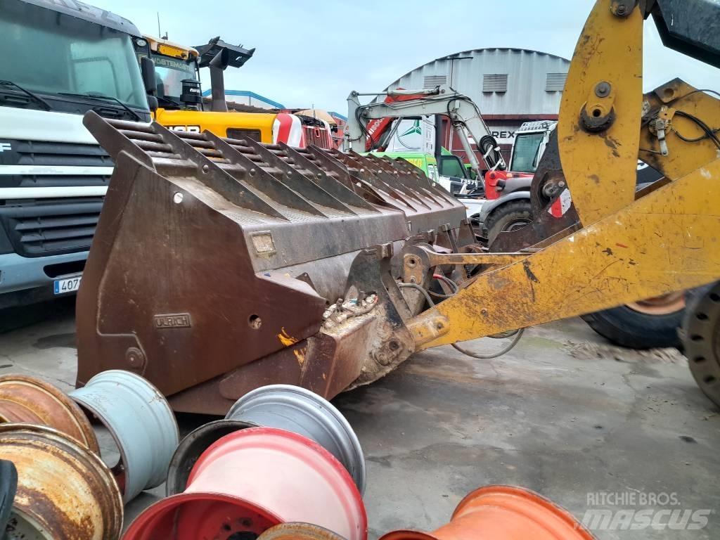 CAT 926 m Фронтальні навантажувачі