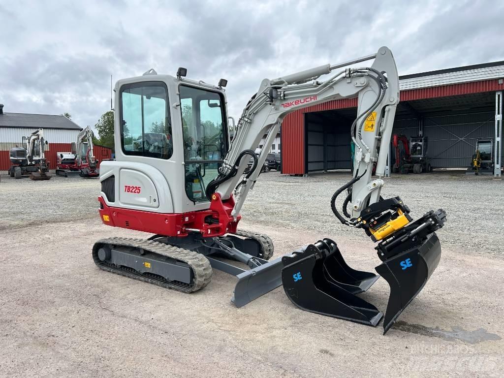Takeuchi TB225 Міні-екскаватори < 7т