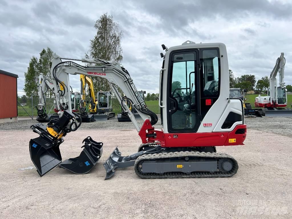 Takeuchi TB225 Міні-екскаватори < 7т