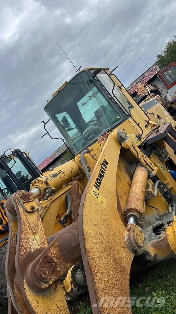 Komatsu WA 470-3H Двигуни