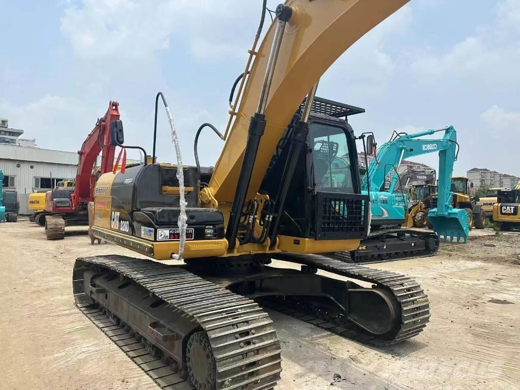 CAT 320 D Гусеничні екскаватори