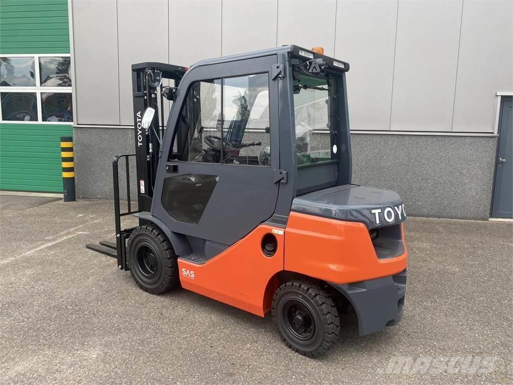 Toyota 52-8FDF25 Дизельні навантажувачі