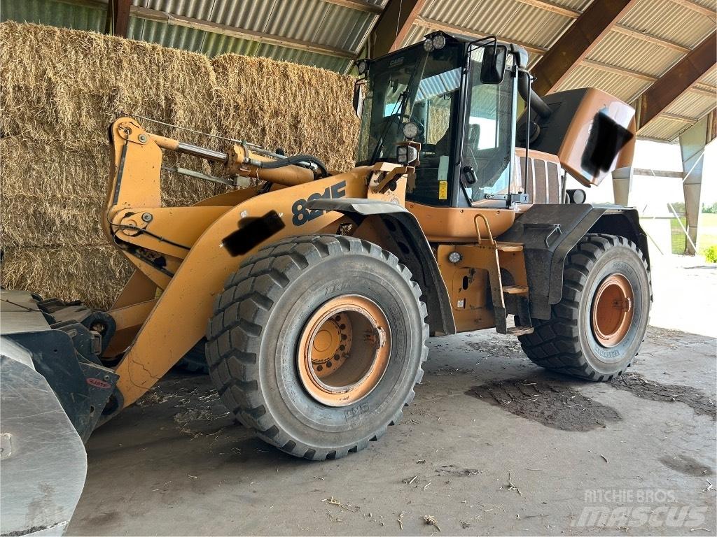 CASE 821 E Фронтальні навантажувачі