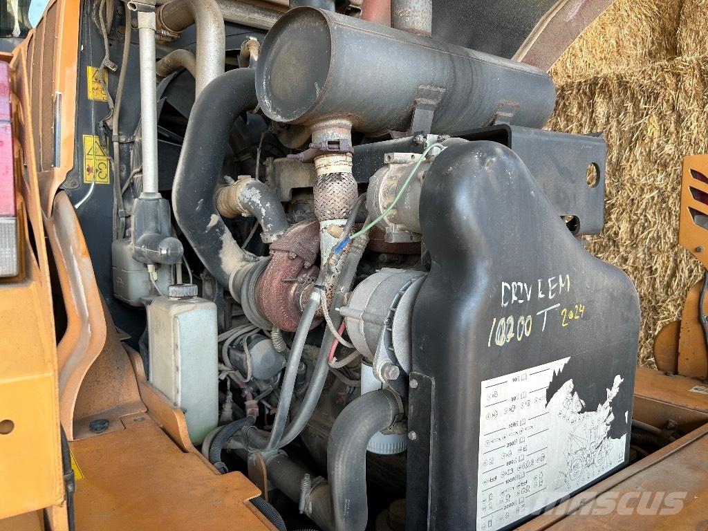 CASE 821 E Фронтальні навантажувачі