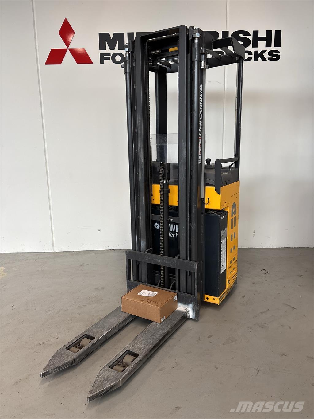 Atlet A160 Самохідні електроштабелери