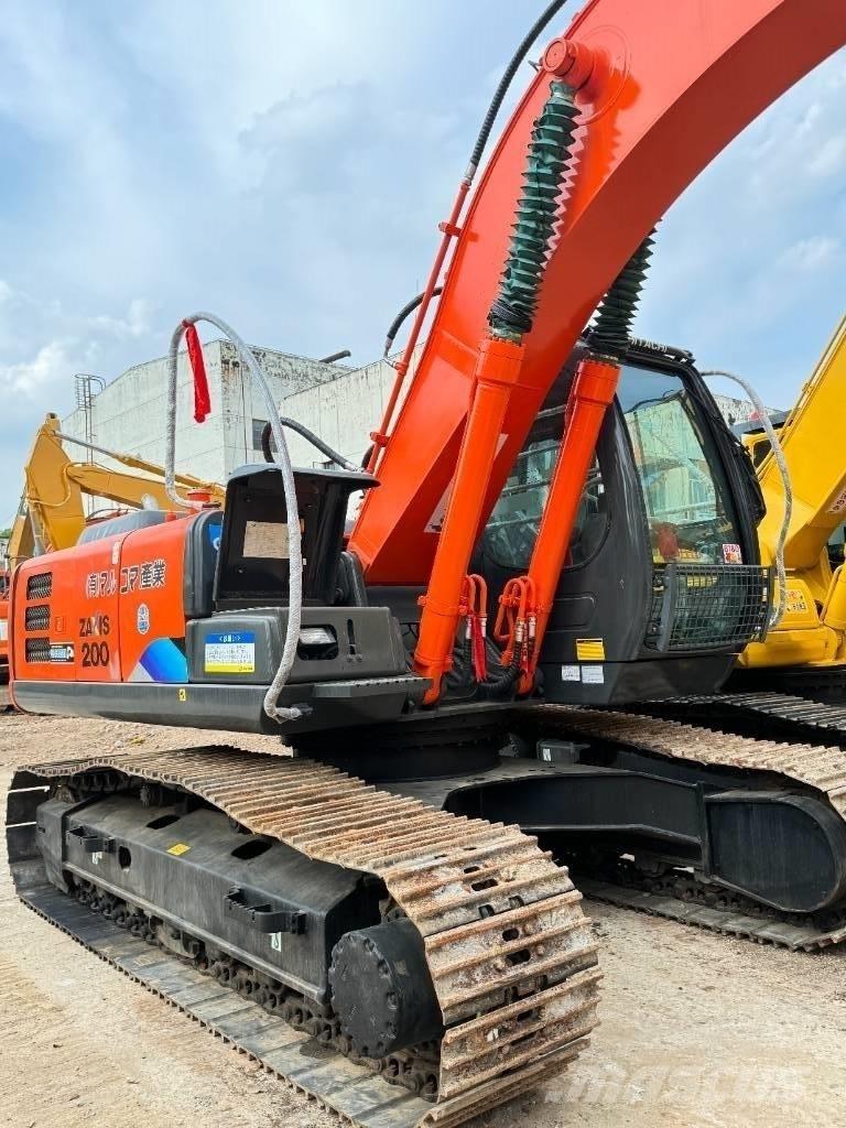 Hitachi ZX 200 Гусеничні екскаватори