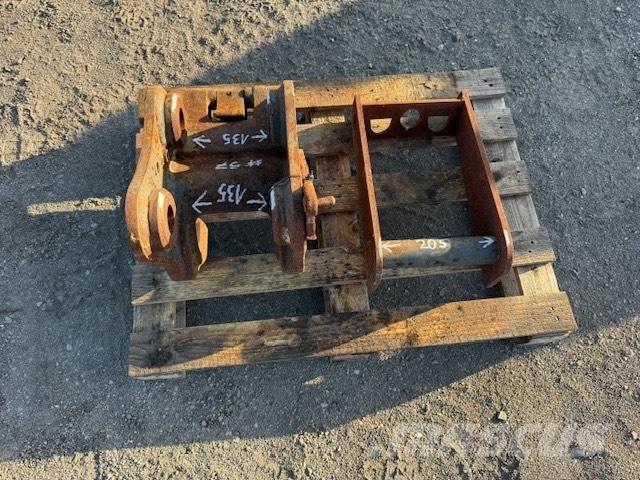 JCB QUICK COUPLERS Швидкі з`єднувачі