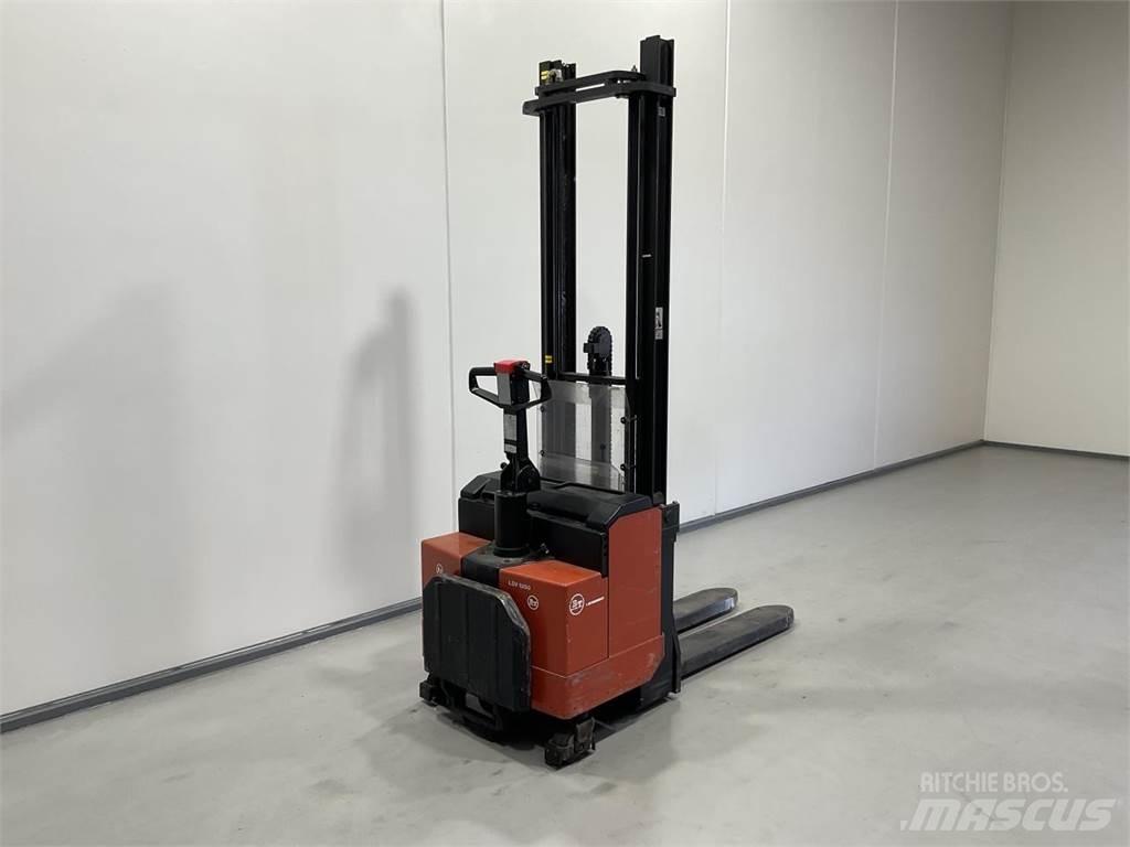 BT LSV 1250/11 Самохідні електроштабелери