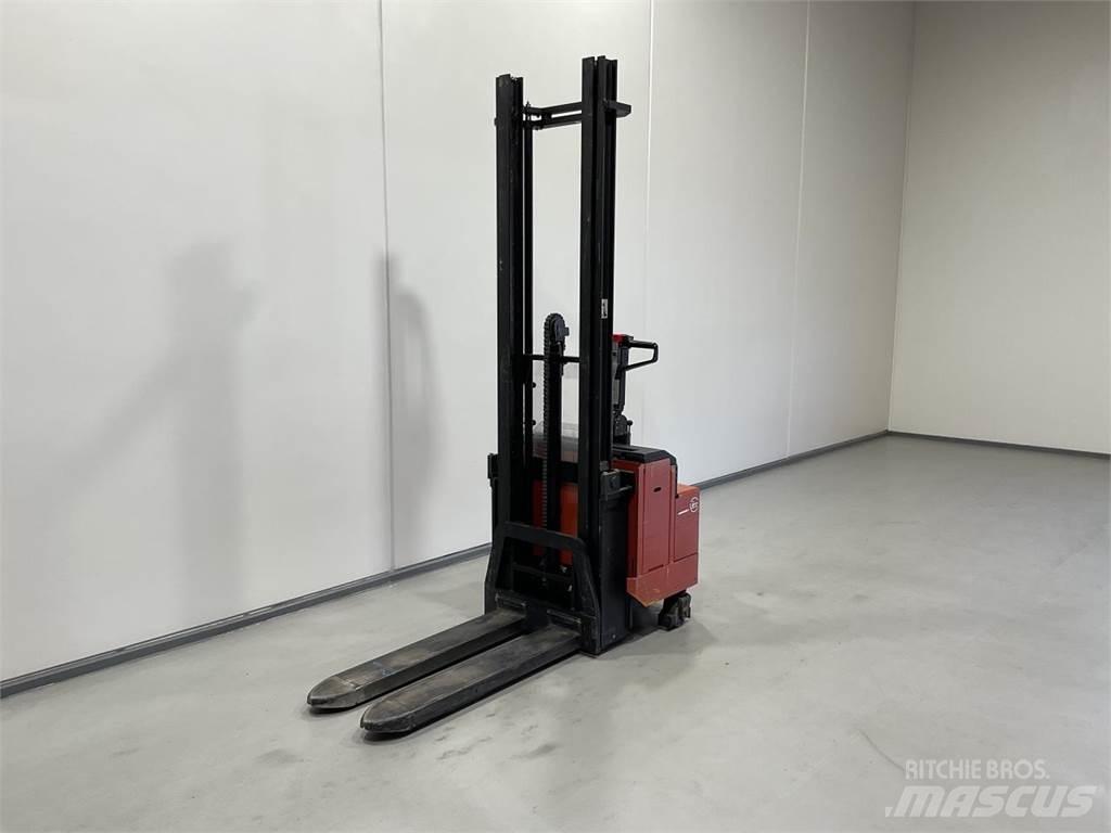 BT LSV 1250/11 Самохідні електроштабелери