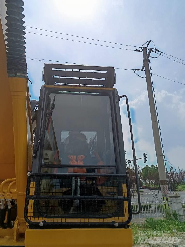 Komatsu PC 200 Гусеничні екскаватори
