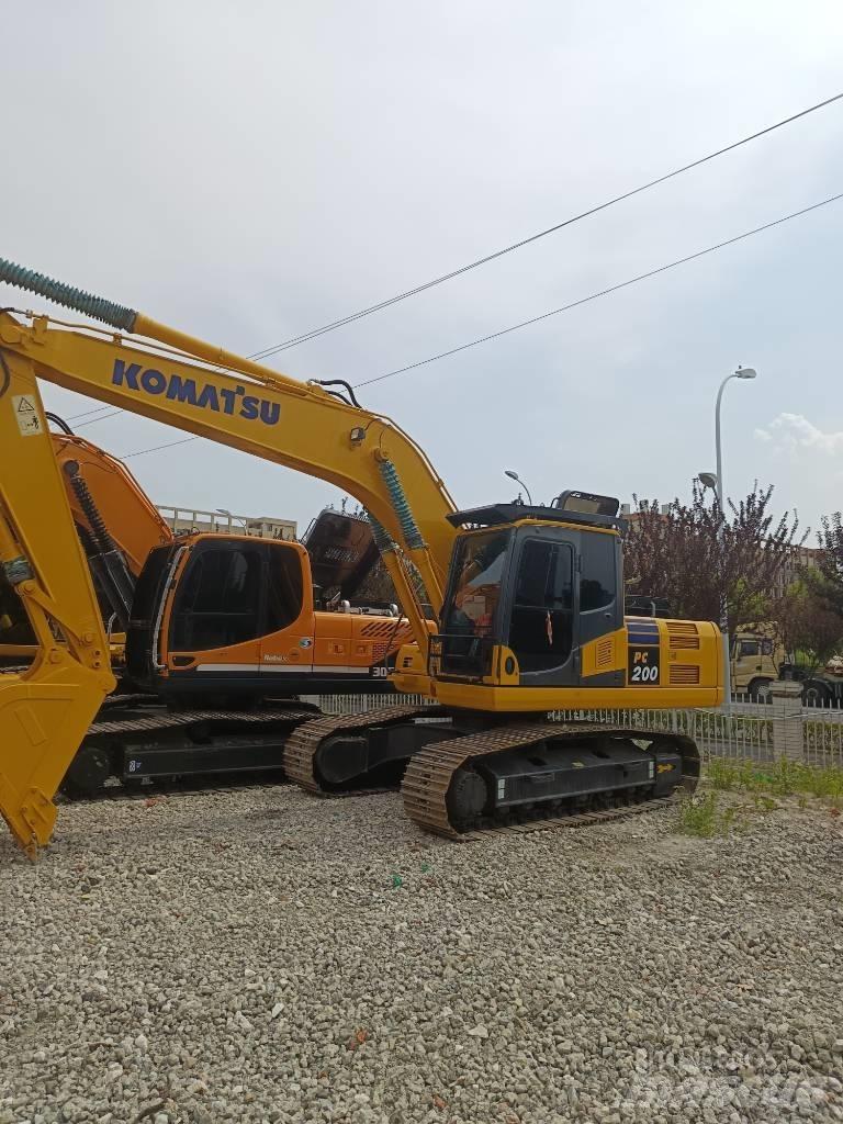 Komatsu PC 200 Гусеничні екскаватори
