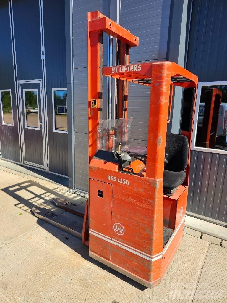 BT RSS 1350 Самохідні електроштабелери