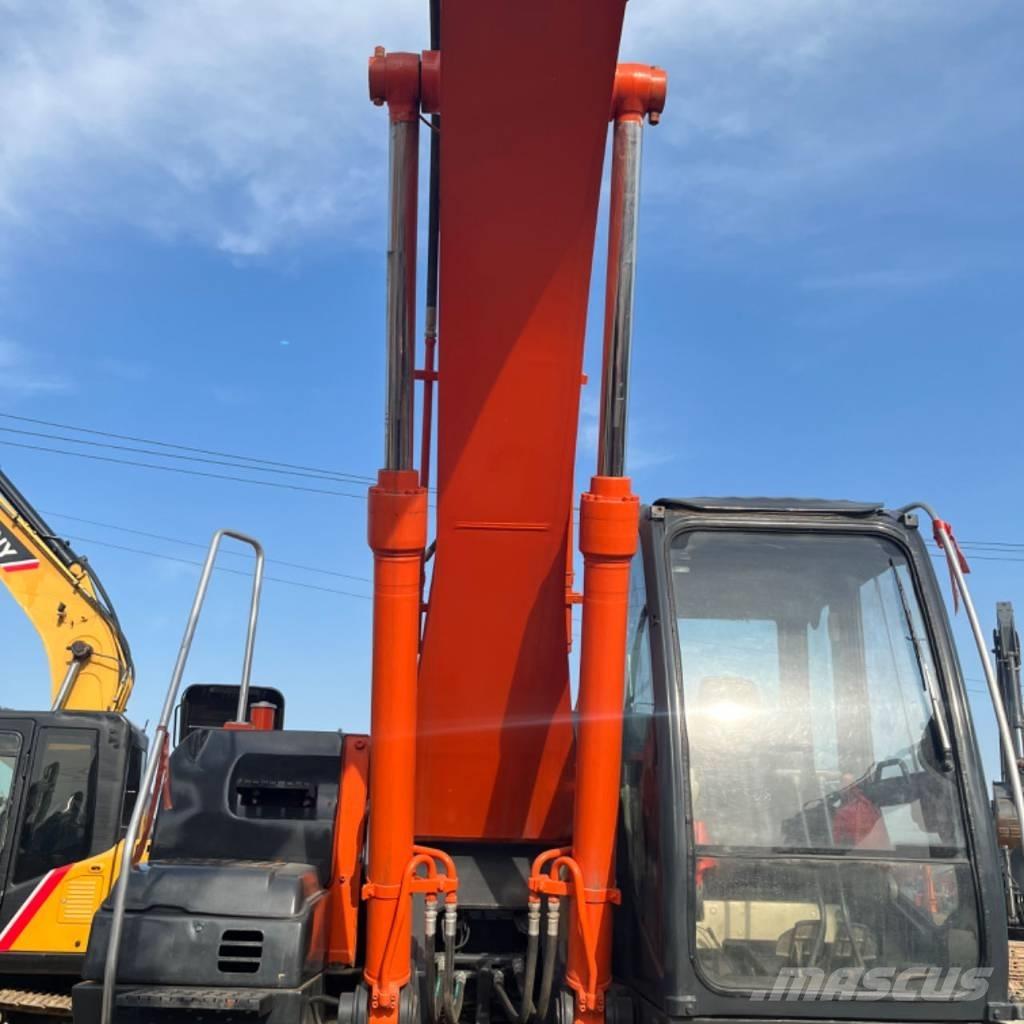 Hitachi ZX 240 Гусеничні екскаватори
