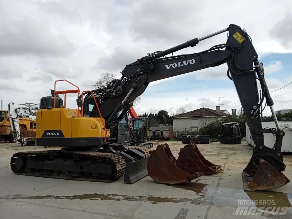 Volvo ECR235EL Гусеничні екскаватори