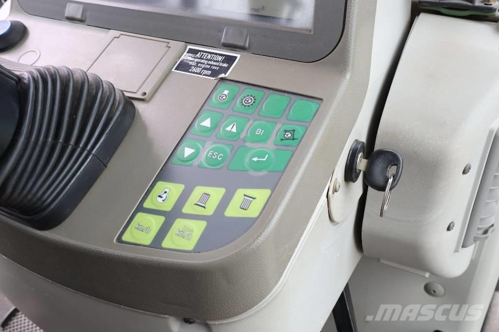 Fendt 820 Vario TMS Трактори