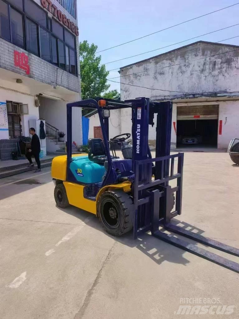 Komatsu FD 30 Дизельні навантажувачі
