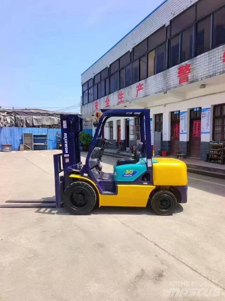 Komatsu FD 30 Дизельні навантажувачі