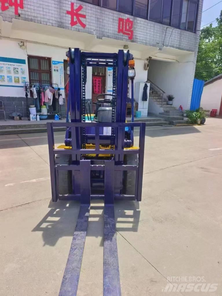 Komatsu FD 30 Дизельні навантажувачі