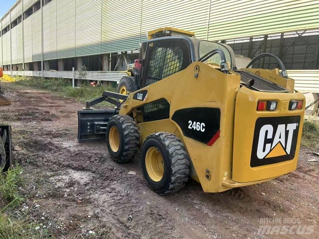 CAT 246 C Міні-навантажувачі