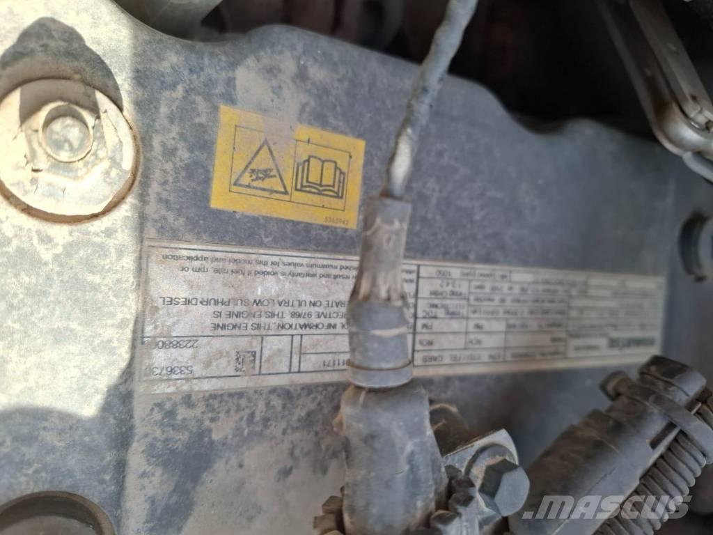 Komatsu PW 148-11 Колісні екскаватори