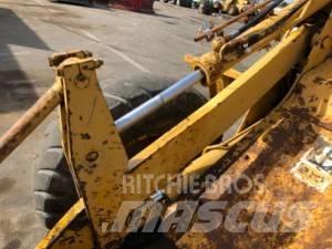 CAT 910 Фронтальні навантажувачі