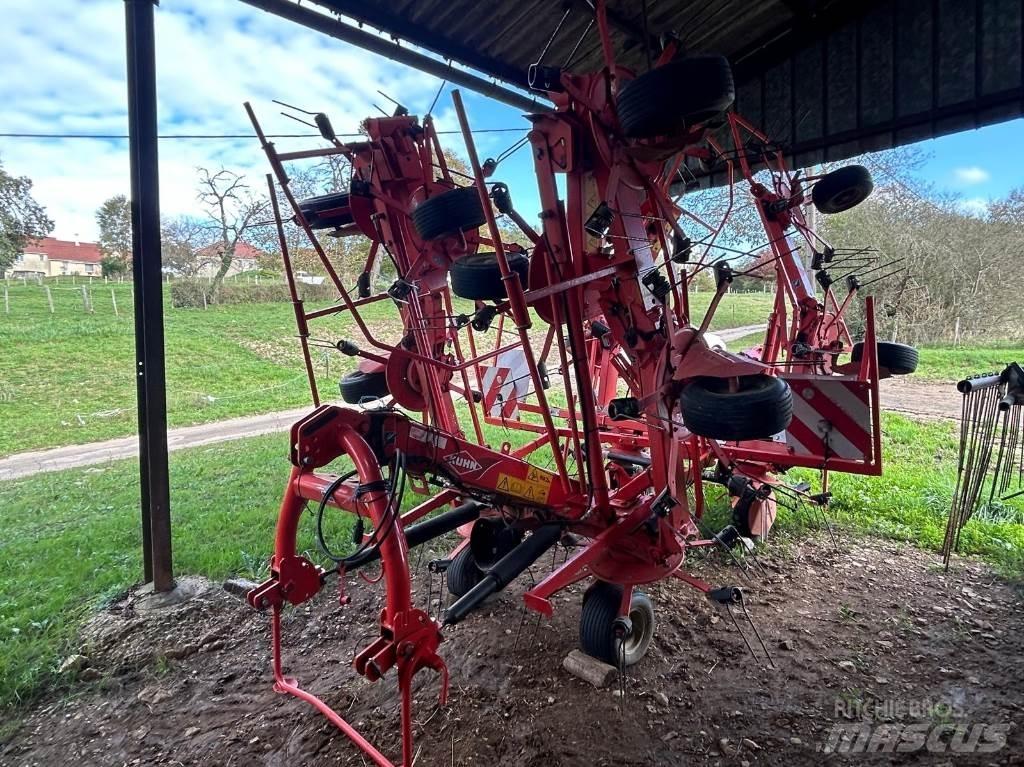 Kuhn GF8702 Граблі і сінозворушувачі